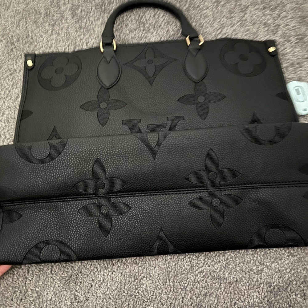 Black tote